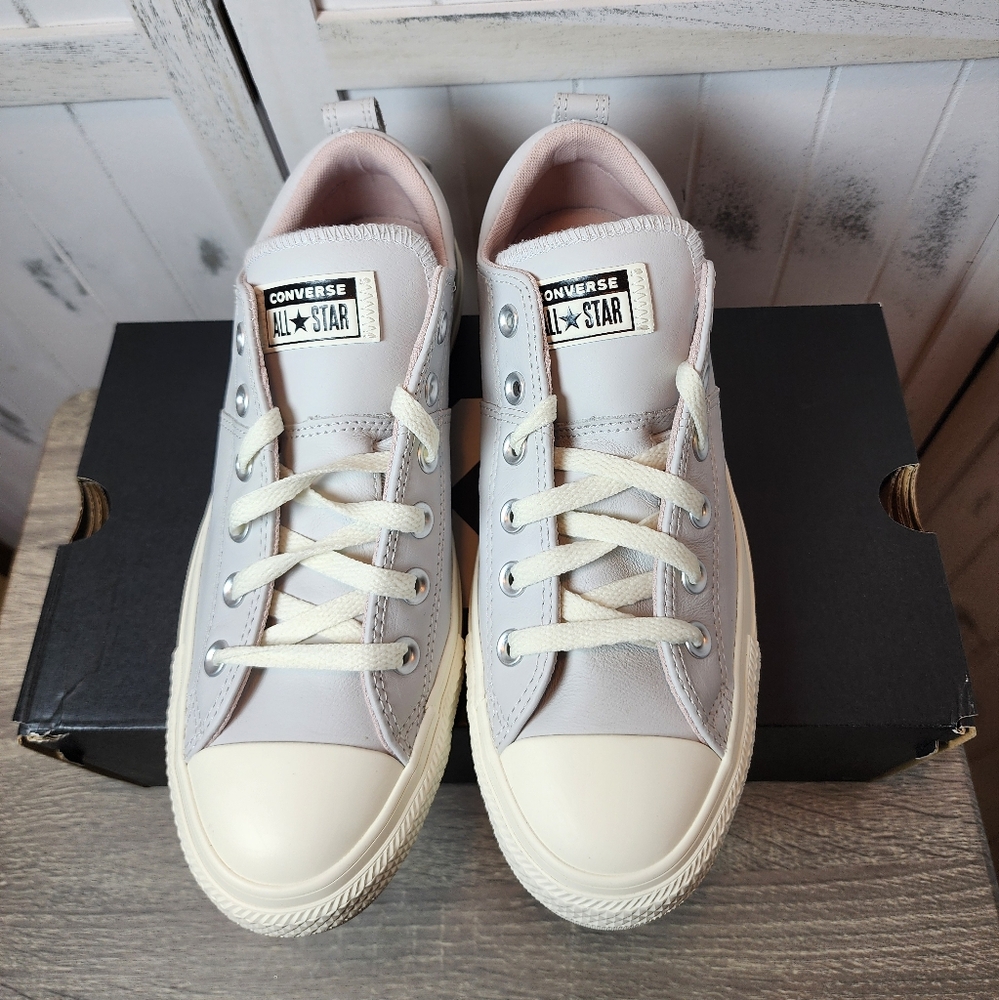 Converse Chuck Taylor All-Star Madison Low-Top Leather Sneakers. - Picture 3 of 12